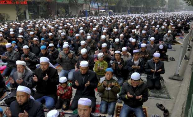 Xinjiang Bans Muslim Prayers in Government Buildings and Schools